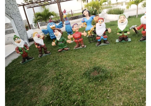 Vende se. Galinha pintadinha e os 7 anões