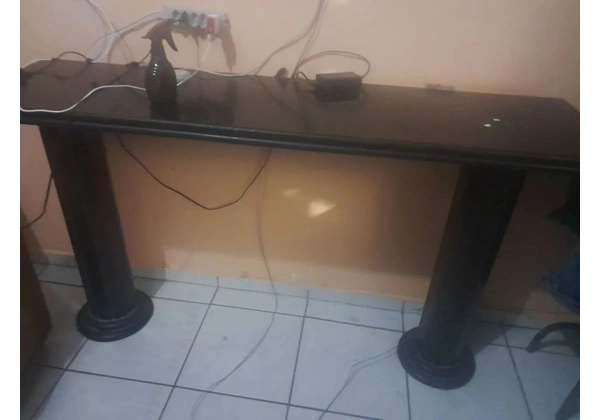 Console de mármore cristal com duas colunas e um balcão
