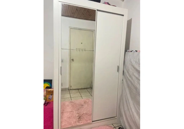 Vendo Guarda Roupas 2 portas