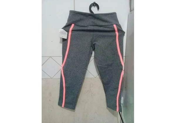 Bermuda legging - Cinza com detalhes ROSA - 34/36