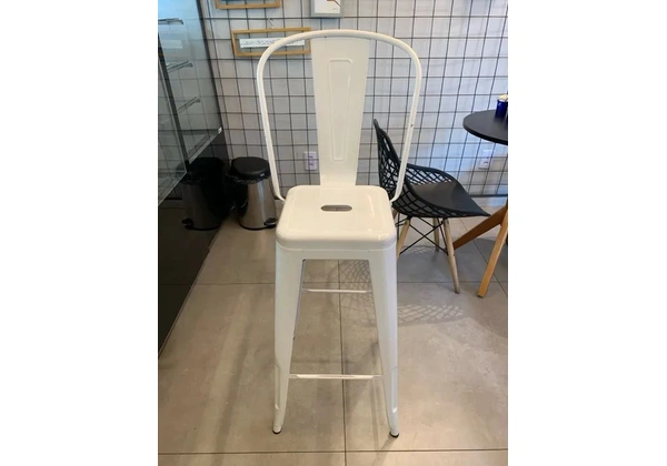 Vendo banqueta em metal da Tok & Stock