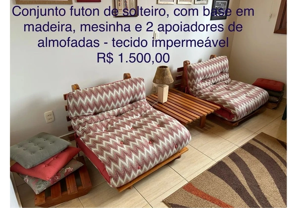Conjunto Futon Solteiro em Madeira com Mesinha e Apoiadores