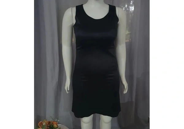 Vestido tubinho preto impecável
