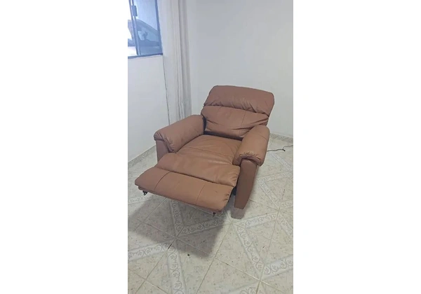 Poltrona Reclinável elétrica de Couro