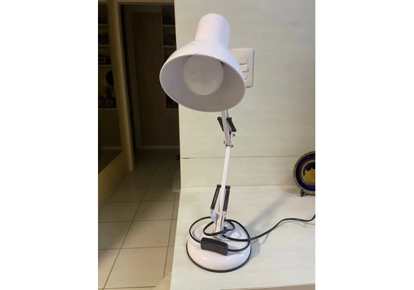 Luminária de Mesa Branca - articulada, Iluminação para Escritório ou Estudo