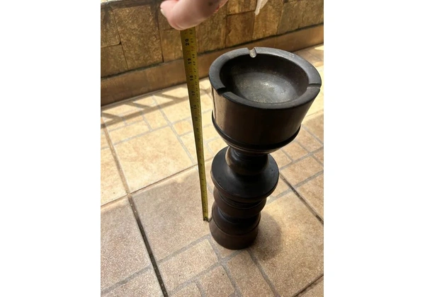 Cinzeiro antigo em imbuia, torneado
