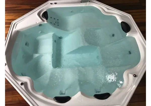 Lindo Spa de 7 lugares já incluso instalação