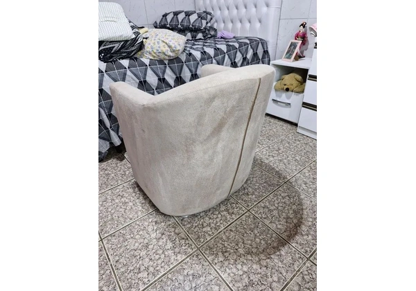 Poltrona bege em ótimo estado