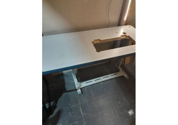 Mesa de máquina de costura industrial