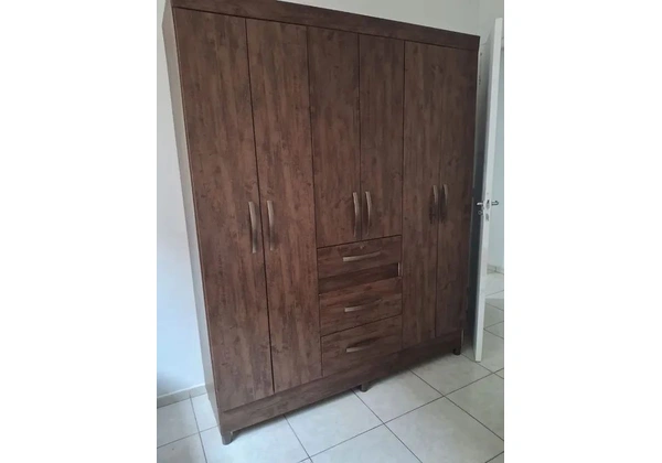 Vende-se guarda roupa