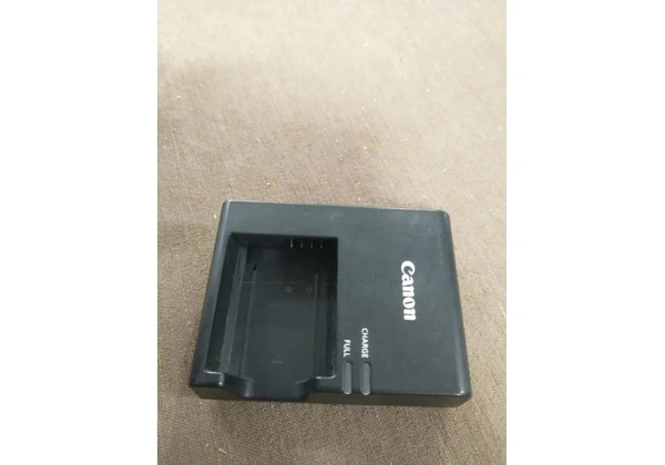 Carregador de Bateria Canon em Plástico Preto 3 cm x 9 cm x 7 cm