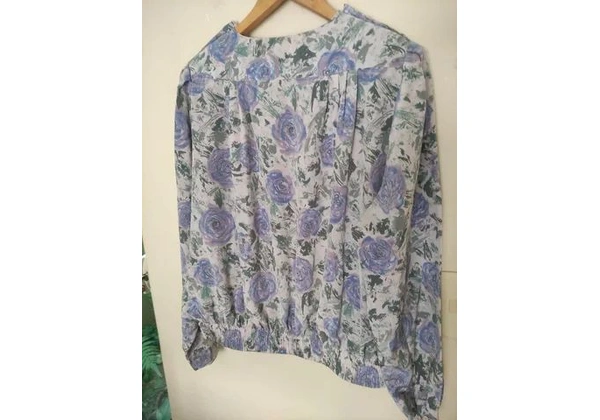 YESSICA CITY BLUSA Tam 48 45, 00<br>Não amassa<br>Altura 68cm<br>Largura 78cm<br>