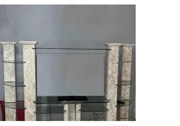 Estante de mármore com vidros