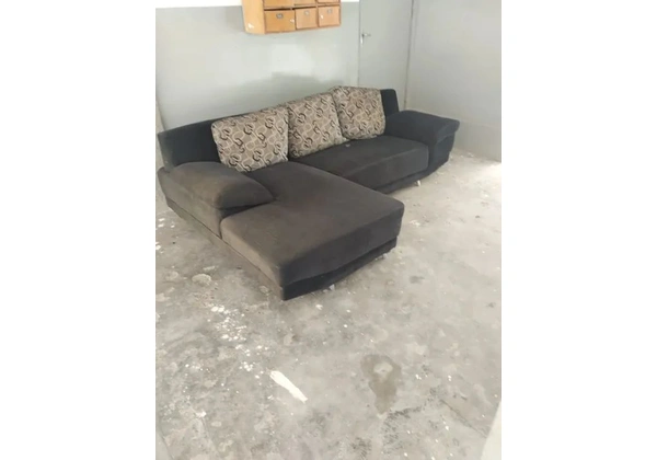 Sofá cama duas parte pra vim buscar aqui em porta larga