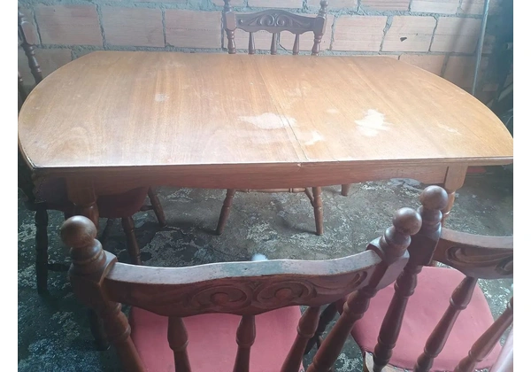 Mesa madeira de jacarandá. Seis lugares.