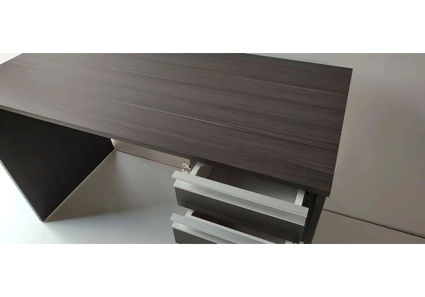 Mesas para escritório 100% MDF 18mm, valor unitário r$550 à vista com entrega.
