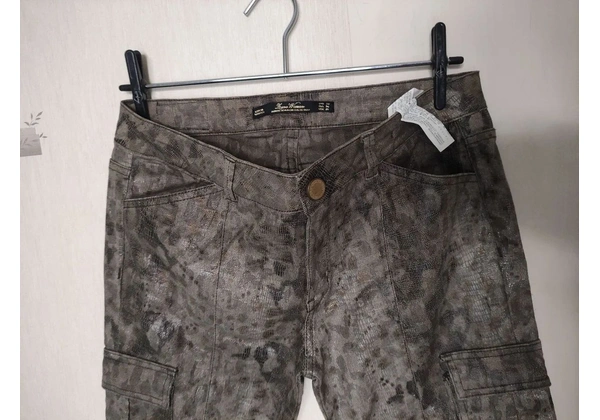 ZARA calça encerada