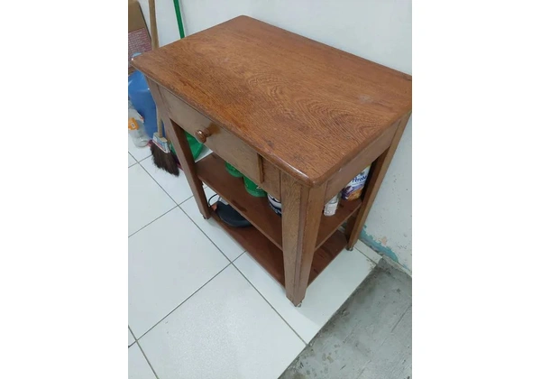 Estante de Angelim pequena com gaveta