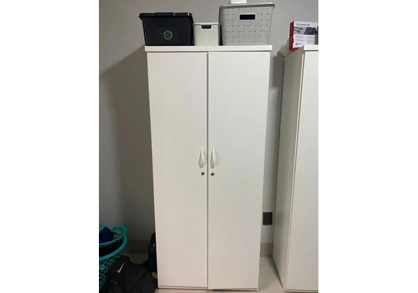 Multiuso/guarda roupa