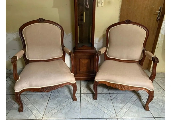 Par de poltronas Luís Xv madeira antigo