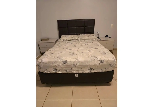Vendo cama box, com cabeceira e colchão