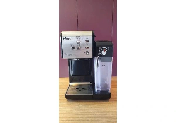 Cafeteira Oster Prima Latte - Semi-nova e em excelente estado!