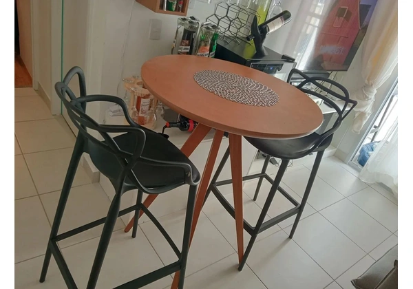 Cadeiras retrôs altas