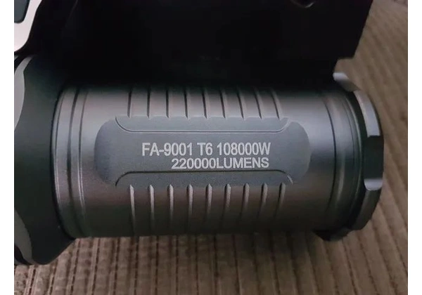 Lanterna Holofote Tática Led Mão T6 Zoom 3 Baterias Ultra Potente