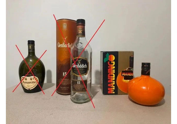 Garrafas vazias de bebidas importadas
