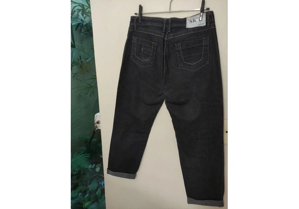 SKT calça jeans com strach Tam 46 55, 00<br>Cintura 46cm<br>Gancho médio/ alto 31cm<br>