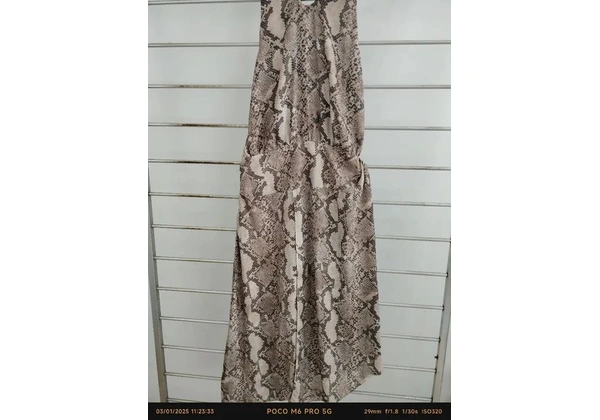 Vestido, lança perfume, usado uma vez.