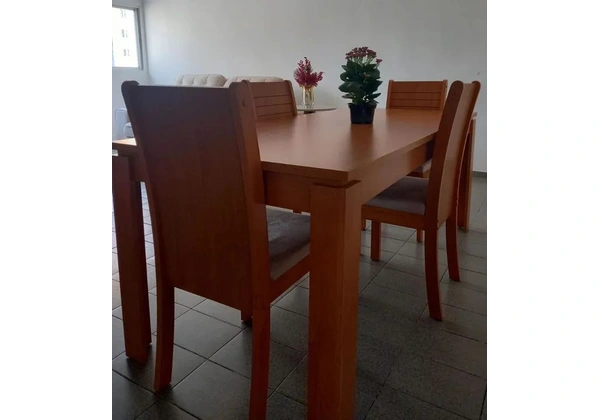 Mesa+4 cadeiras em ótimo estado