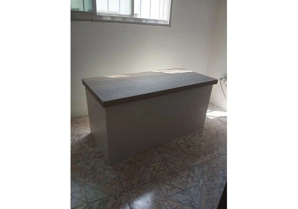 Baú bege e branco