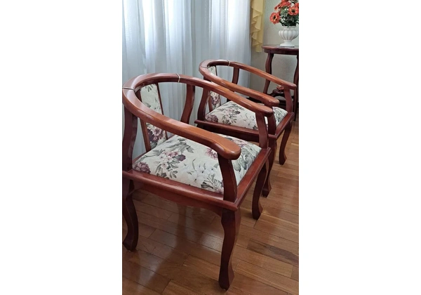 Poltronas em excelente estado.