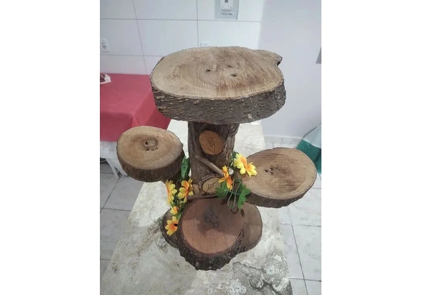 Altar, ou suporte para plantas e objetos