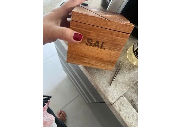 ABAIXEI!!!Vendo esse pote de sal coisa linda!!m