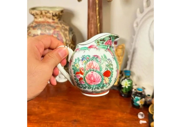 Cremeira em antiga porcelana oriental