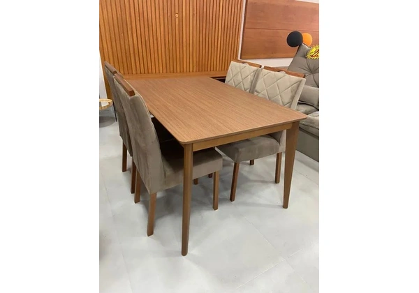 Mesa de Madeira Maciça 1, 35 x 0, 90 + 4 Cadeiras Estofadas com Estrutura de Madeira