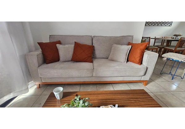 Vendo Sofá 3 lugares cinza claro