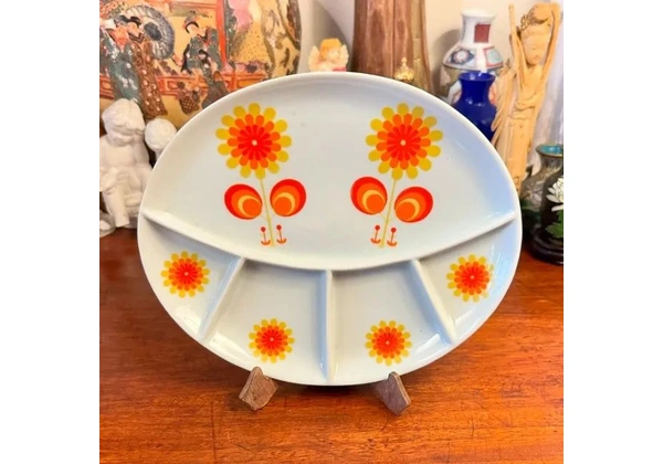 Petisqueira em antiga porcelana Polovi.