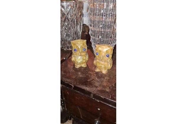 Casal de Corujas Antigas de Pedra