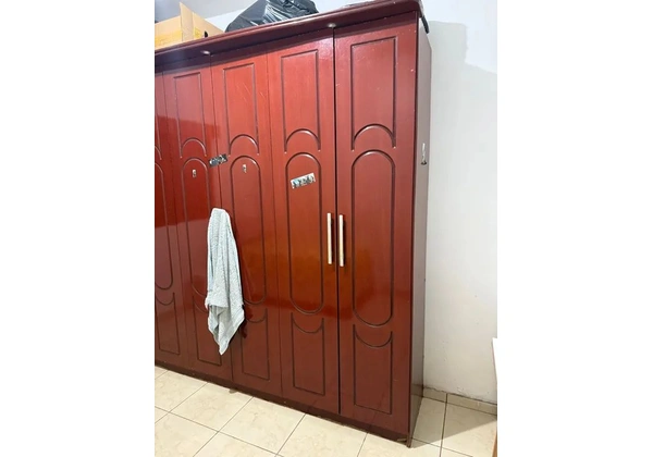 Guarda Roupas Madeira maciça 15 anos impecável