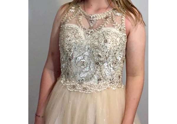 Vestido de festa / casamento / formatura P dourado bege champagne