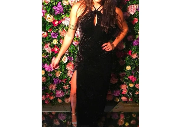 Vestido longo com fenda