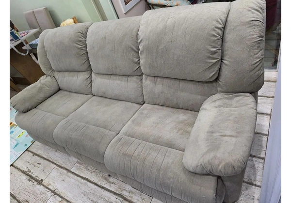 Sofá Reclinável 3 Lugares em Suede Bege