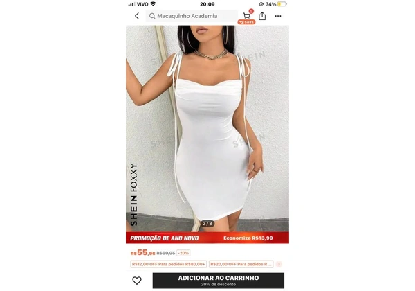 Vestido aberto nas costa