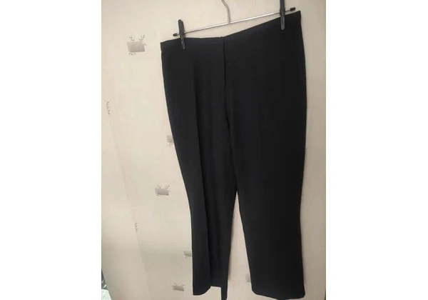 PERSPECTIVA calça alfaiataria Tam 44 55, 00<br>Corte reto <br>Altura 97cm<br>Cintura 42cm