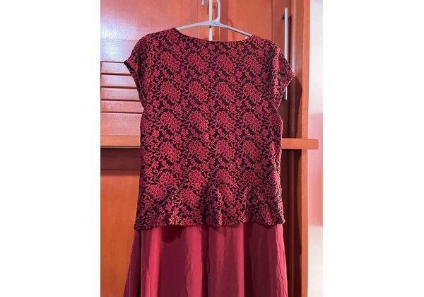 Vestido de festa - vinho/vermelho com brilhos