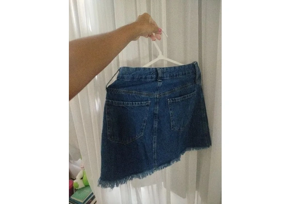 Saia Jeans estilo destroyed - Tam 38
