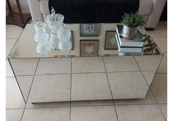 Mesa de centro espelhada